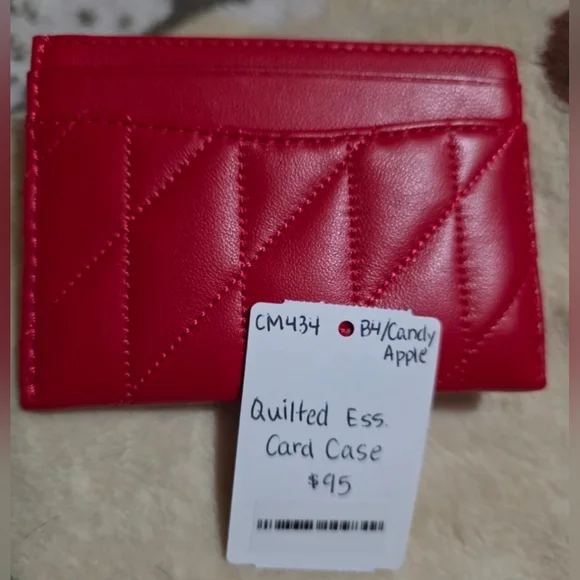 Coach Red Essential Card CaseWith Pillow Quilting. New With no Tag - Picture 4 of 5